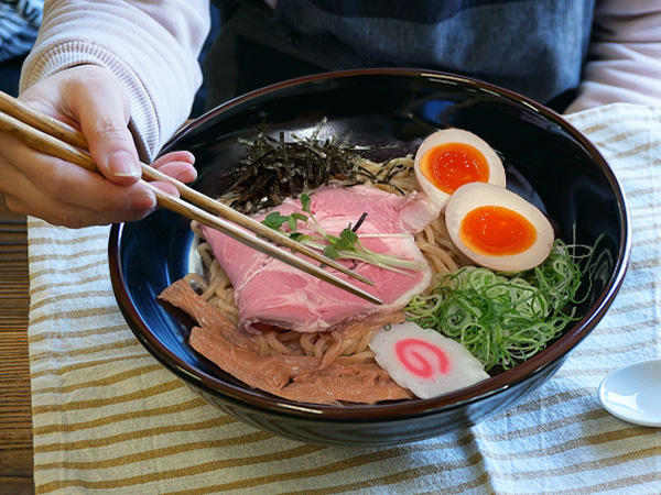 大容量 2リットル どんぶり 25cm アウトレット 丼ぶり ラーメン うどん そば 大盛り 大きい 黒い食器 天目 日本製 美濃焼 和食器 玉ぶち 大鉢 ラーメン鉢 訳あり｜k-s-kitchen｜07