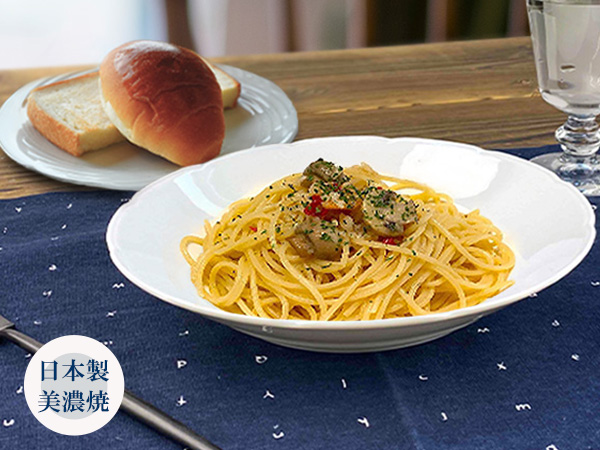 カレー皿 パスタ皿 22cm 満水で約700cc 白磁 軽量 かるい おしゃれ