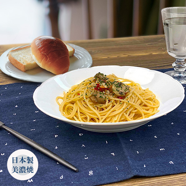 カレー皿 パスタ皿 22cm 満水で約700cc 白磁 軽量 かるい おしゃれ