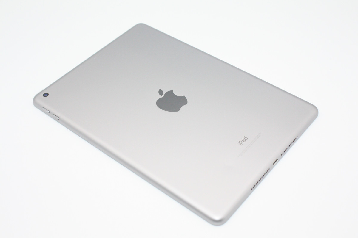 iPad 第5世代 32GB Wi-Fiモデル スペースグレイ Bランク