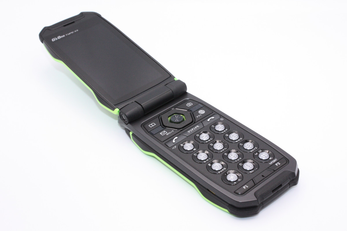 外観　新品同様　G'zOne TYPE-XX KYY31 リキッドグリーン KYOCERA 美品 G'zOne TYPE-XX KYY31 SIMフリー リキッドグリーン