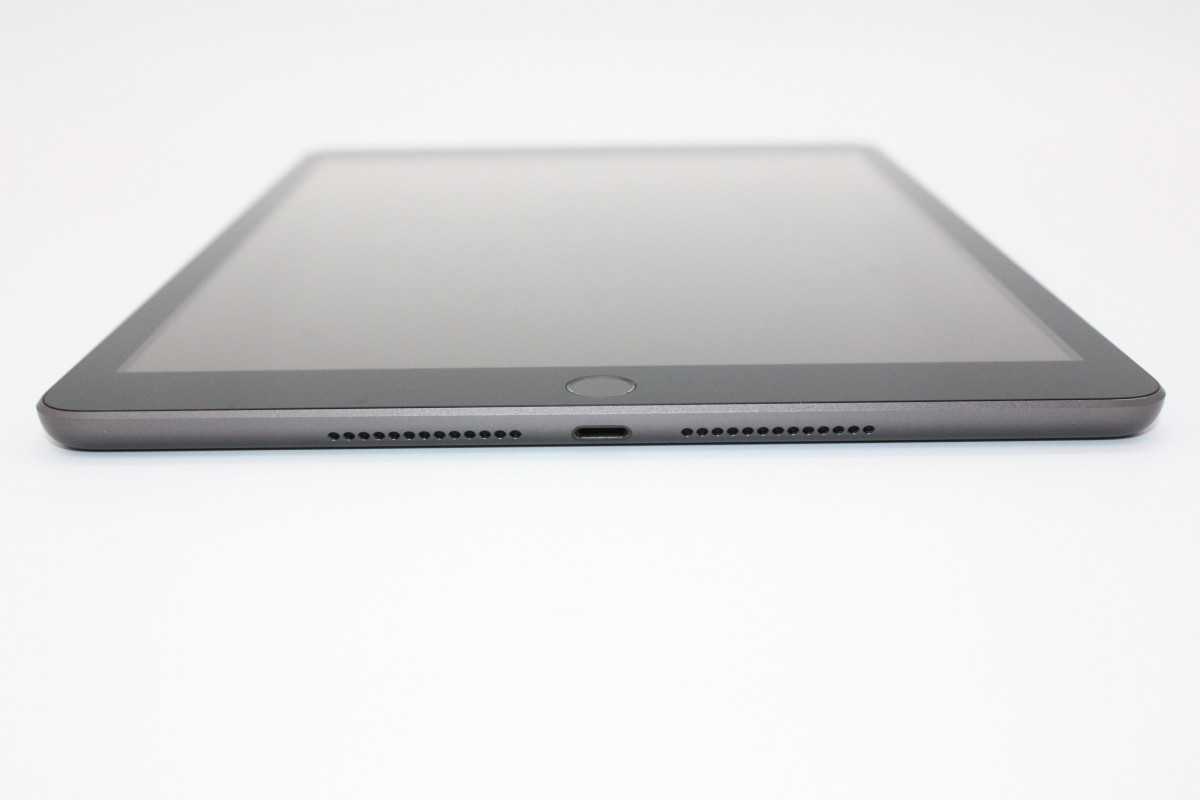 k*a様 iPad （第8世代） 32GB - スペースグレイ Amazon.co.jp: 【整備済み品】 Apple iPad (第8世代) Wi-Fi
