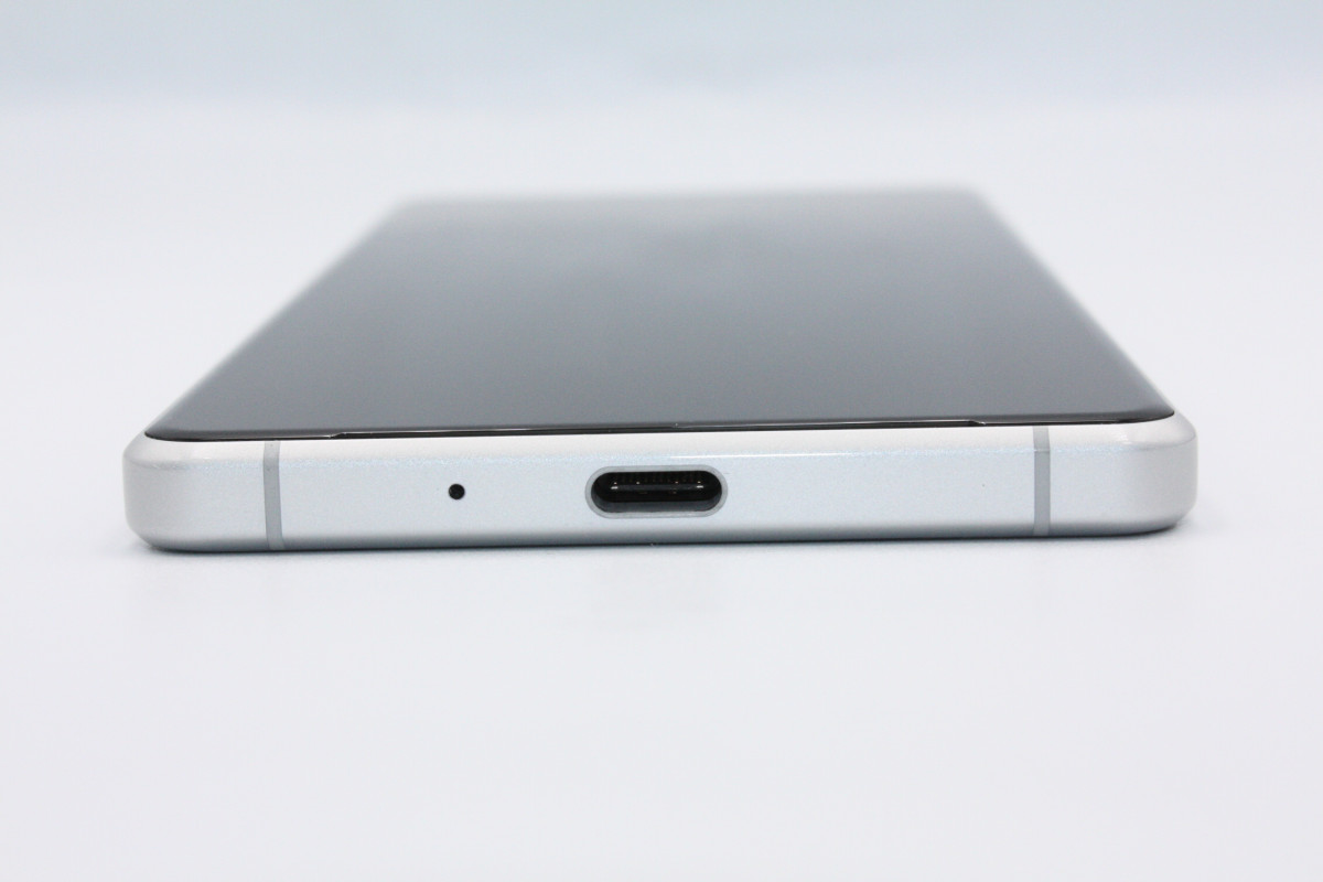 Xperia 1II SOG01 ホワイト SiMロック解除済み Xperia 1 II SOG01 ホワイト SIMロック解除済み Bランク : ケースマ