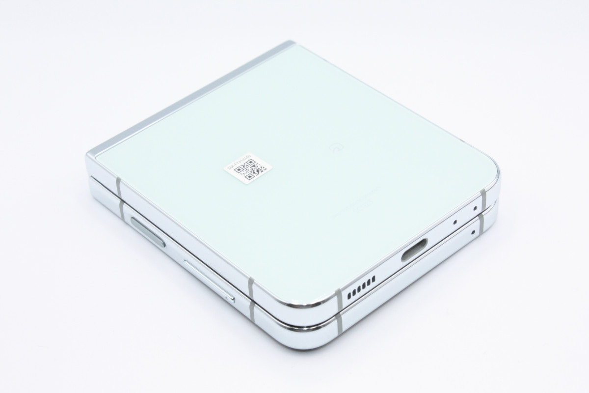 Galaxy Z 美品 Flip5 SCG23 ミント SIMフリー Aランク : ケースマ商店