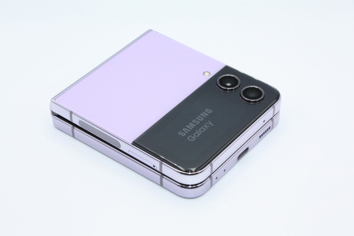 Galaxy Z Flip4 SCG17 au版SIMフリー ボラ パープル Aランク