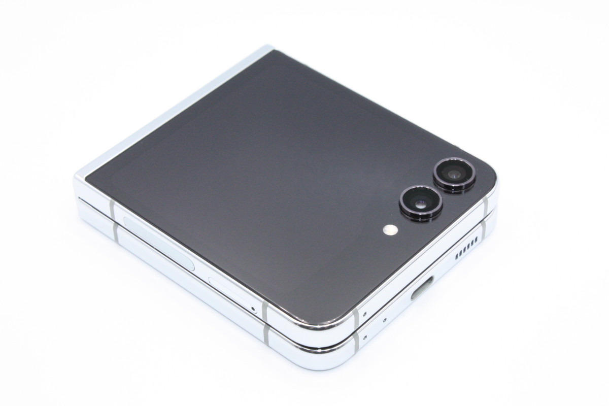 Galaxy Z 訳あり特価 Flip5 SCG23 ミント au版SIMフリー Bランク