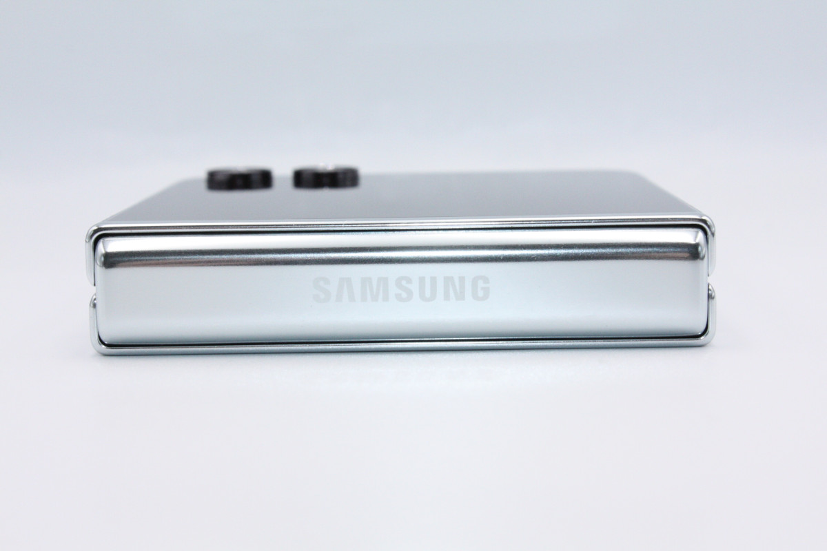 Galaxy Z 訳あり特価 Flip5 SCG23 ミント au版SIMフリー Bランク