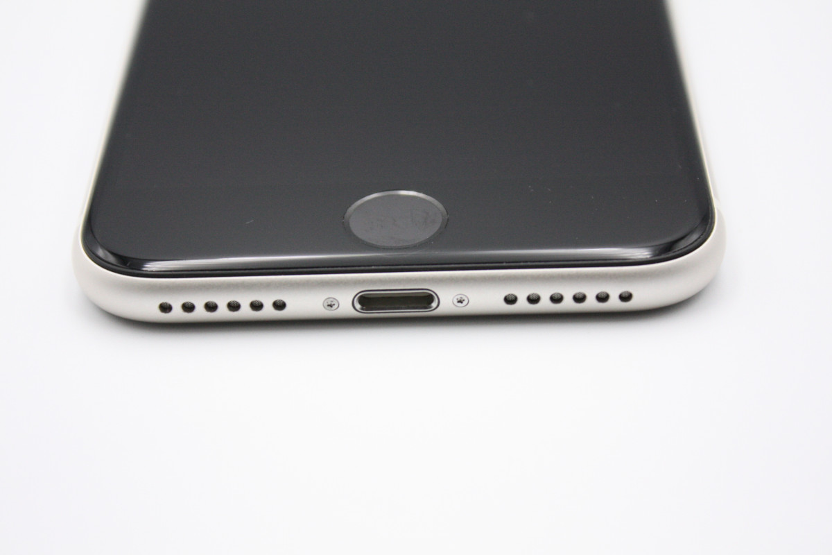 iPhoneSE 第3世代　64㎇　スターライト　バッテリー75% iPhone SE（第3世代） 【未使用品】iPhoneSE(第3世代) 64GB スター