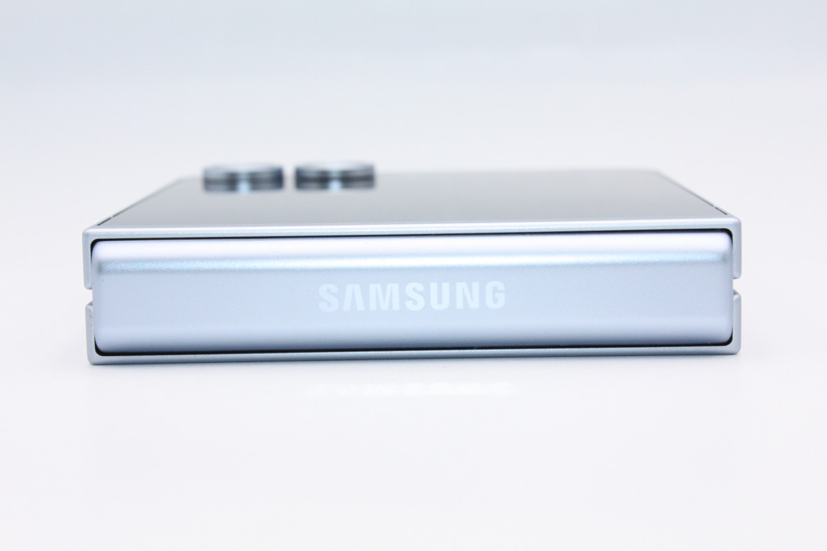 Galaxy Z 訳あり特価 美品 Flip6 SCG29 au版SIMフリーブルー Aランク