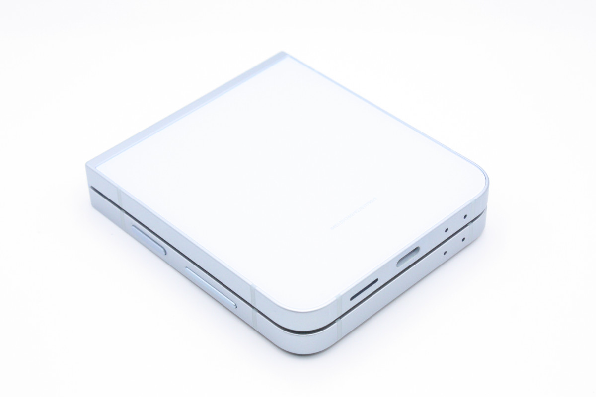 Galaxy Z 訳あり特価 美品 Flip6 SCG29 au版SIMフリーブルー Aランク
