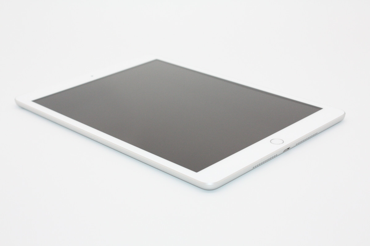 iPad 美品 第7世代 Wi-Fi+Cellular 32GB SIMフリー シルバー Aランク