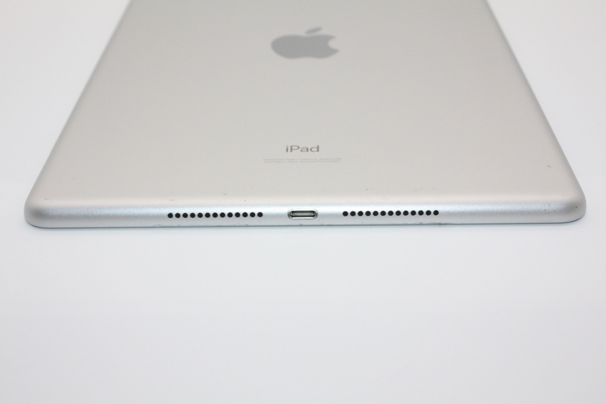 iPad 第7世代 Wi-Fi+Cellular 32GB SIMフリー シルバー Cランク