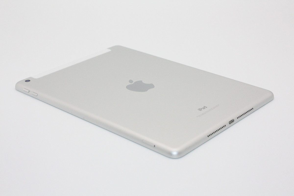 iPad iPad第6世代 32GB Wi-Fi+Cellularモデル Silver SIMフリー B