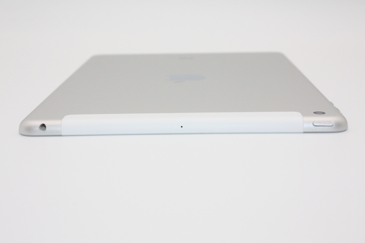 iPad 特価 美品 第6世代 32GB Wi-Fi+Cellularモデル Silver SIMフリー