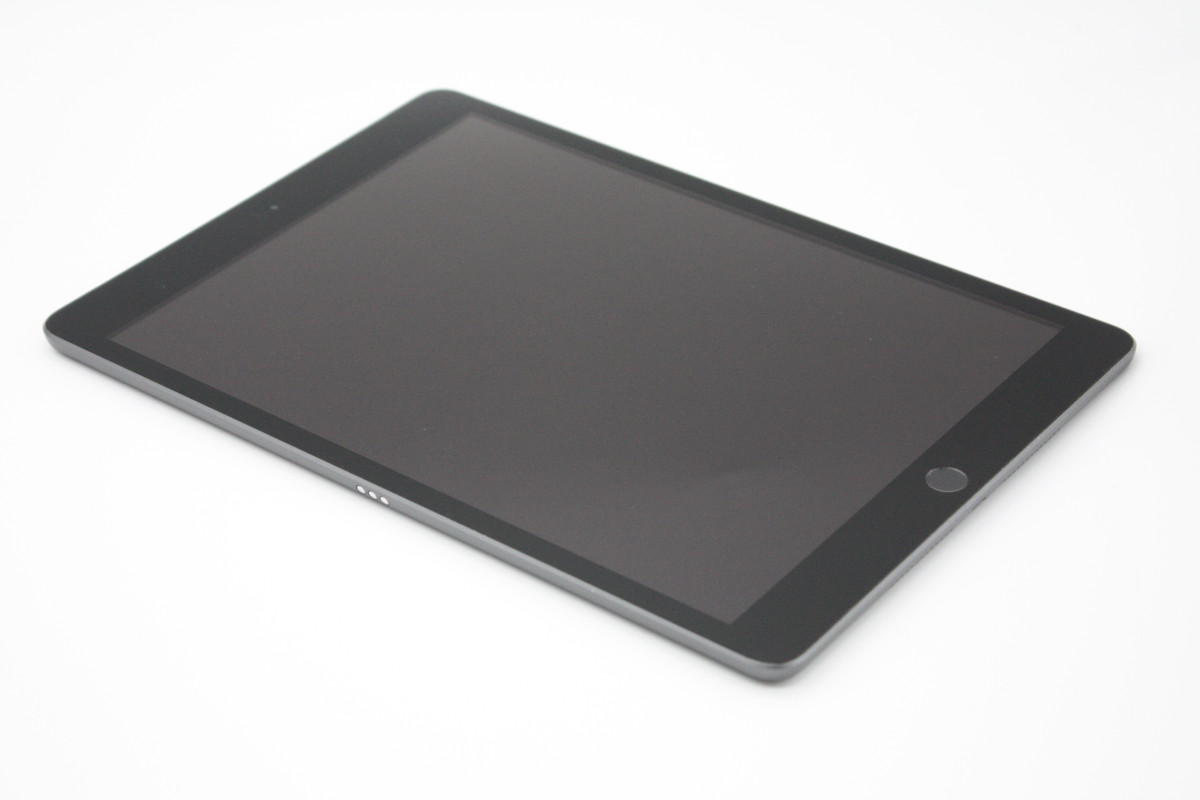 iPad 第7世代 Wi-Fi+Cellular 32GB SIMフリー スペースグレイ Bランク