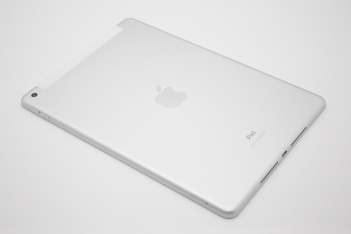 iPad 美品 第7世代 Wi-Fi+Cellular 32GB SIMフリー シルバー Aランク