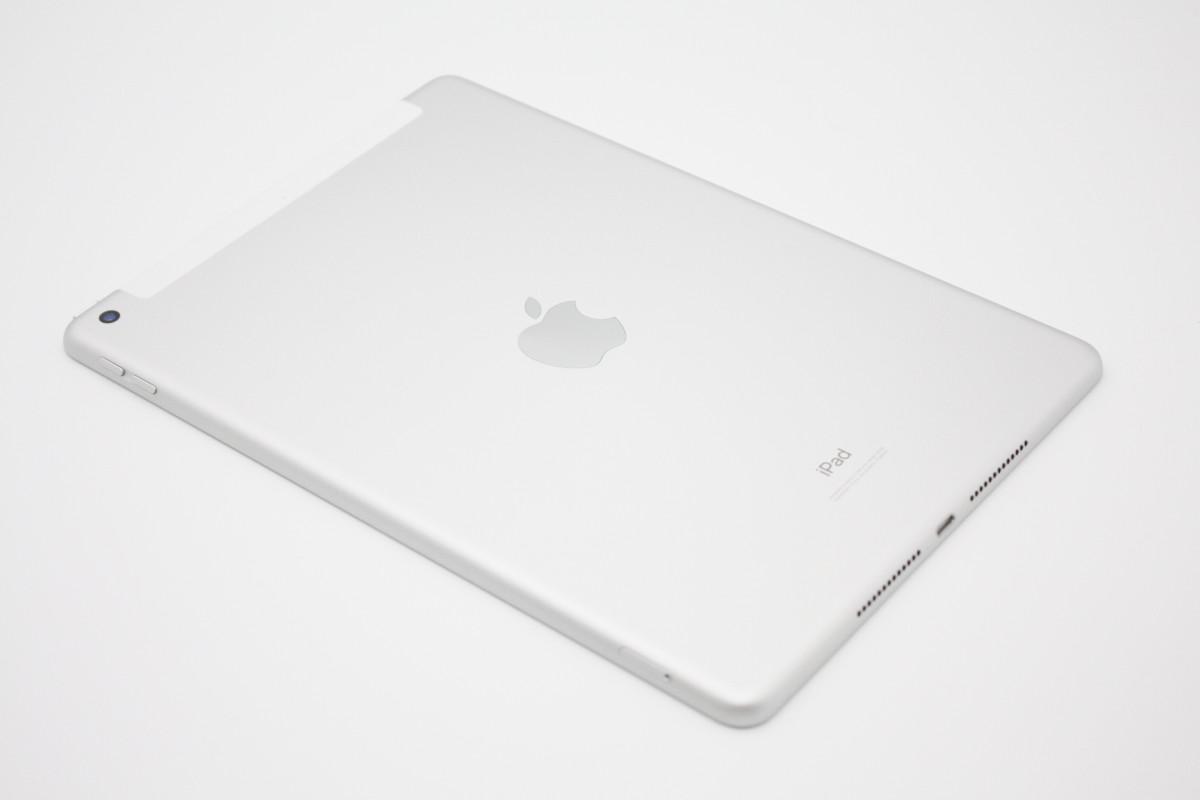 iPad 第7世代 Wi-Fi+Cellular 32GB SIMフリー シルバー Bランク