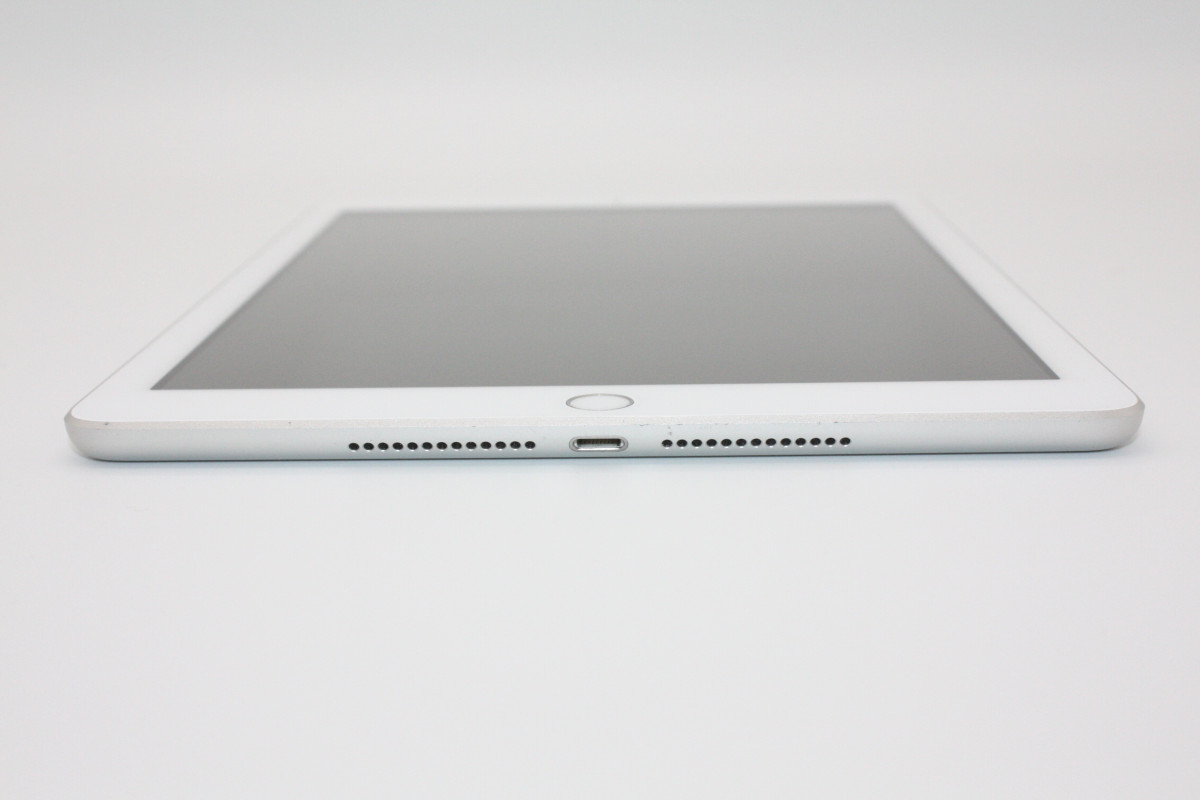 iPad 第5世代 Wi-Fi+Cellularモデル 32GB SIMロック解除済み シルバー