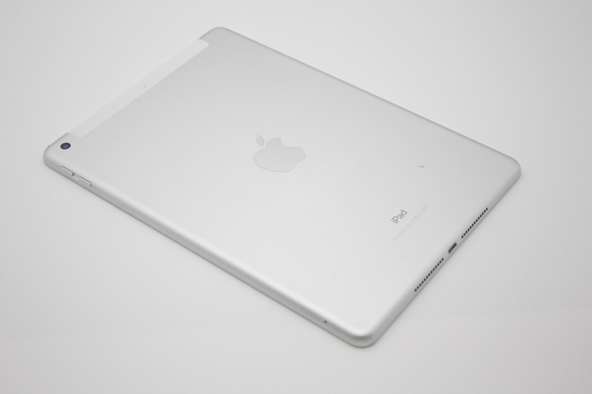 iPad 第5世代 Wi-Fi+Cellularモデル 32GB SIMロック解除済み シルバー