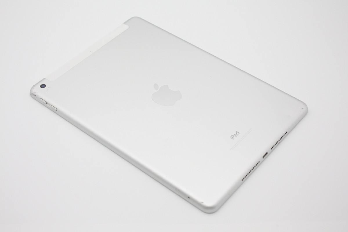 iPad 訳あり特価 第5世代 Wi-Fi+Cellularモデル 32GB SIMロック解除