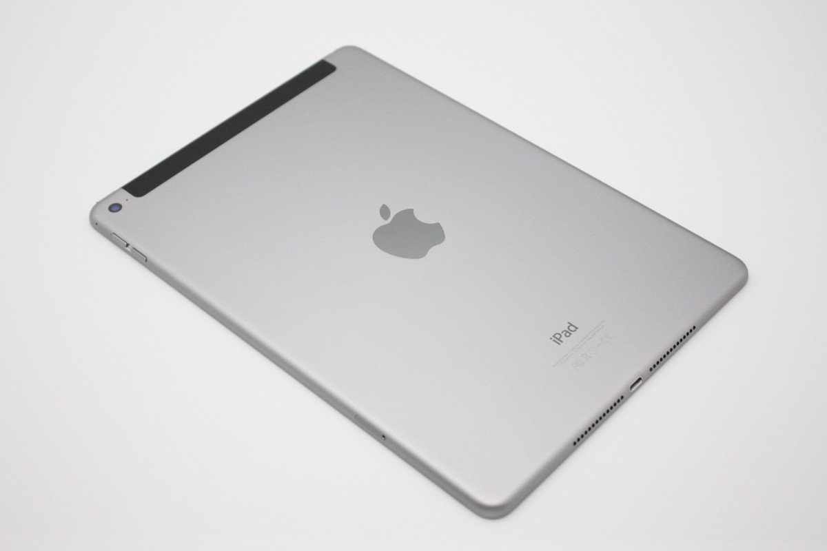 iPad Air 美品 2 Wi-Fi + Cellular 32GB スペースグレイ au Aランク 