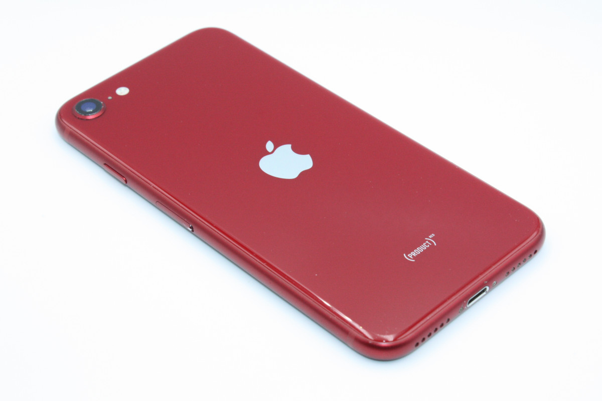 Apple iPhone SE 第三世代赤 iPhone SE（第3世代）の(PRODUCT)REDの色を見る | 【Enriching Digital