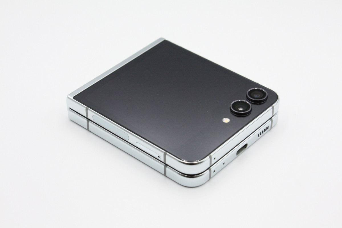 Galaxy Z 美品 Flip5 SCG23 ミント SIMフリー Aランク : ケースマ商店