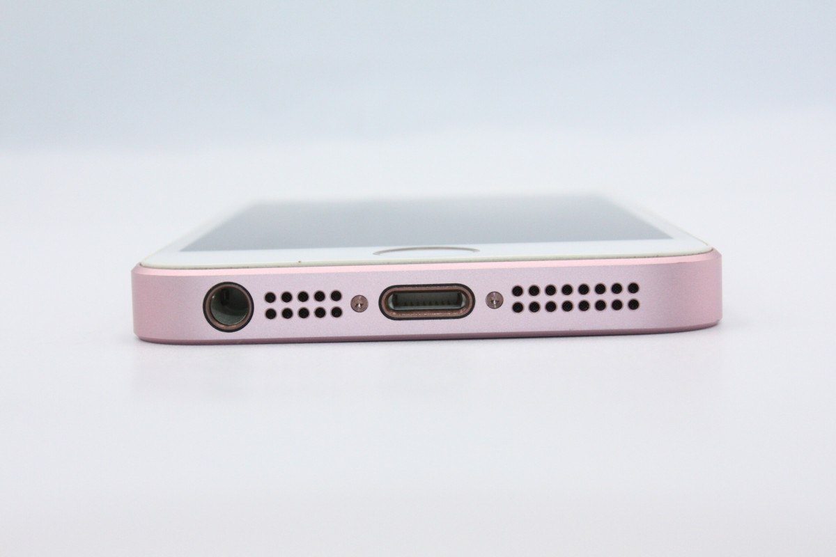 iPhone SE（第1世代） 訳あり特価 バッテリー状態良好(100%) iPhoneSE