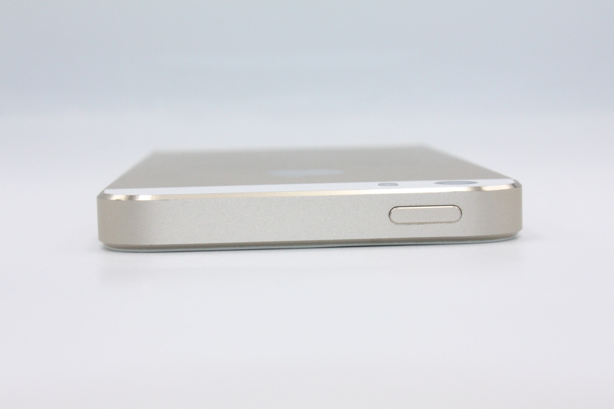 iPhone 5s 訳あり特価 iPhone5s 16GB au ゴールド Bランク : ケースマ 