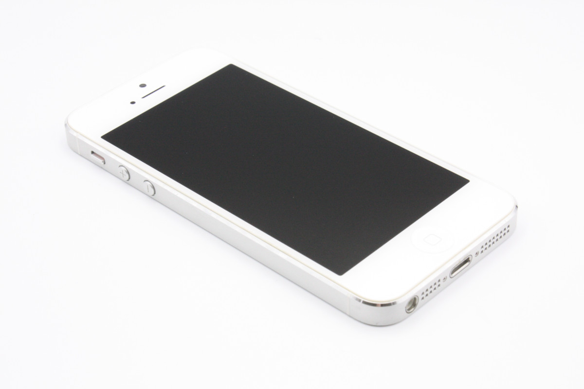 iPhone 5 訳あり特価 iPhone5 16GB au ホワイト＆シルバー Bランク