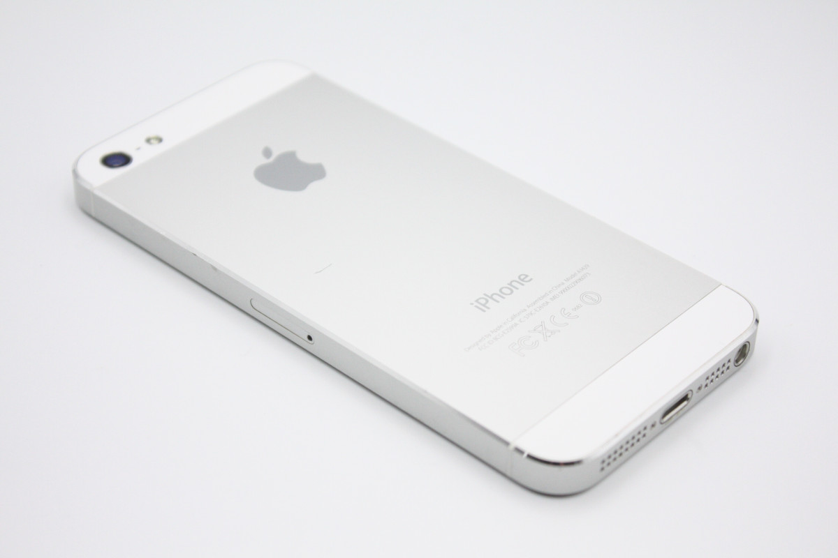 iPhone 5 訳あり特価 iPhone5 16GB au ホワイト＆シルバー Bランク