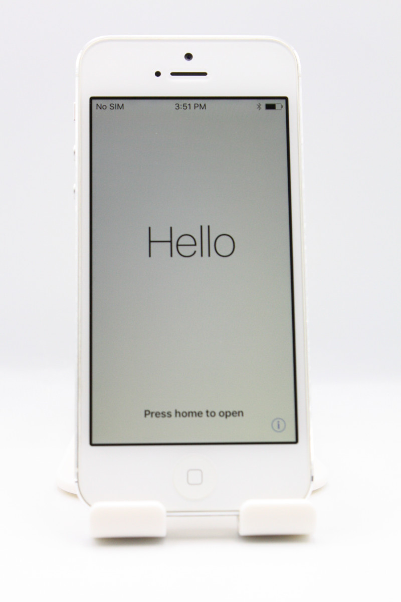 iPhone 5 訳あり特価 iPhone5 16GB au ホワイト＆シルバー Bランク