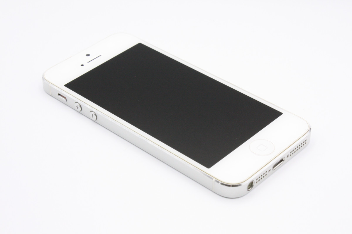 iPhone 5 訳あり特価 iPhone5 16GB au ホワイト＆シルバー Bランク