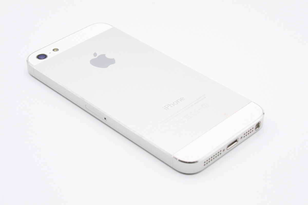 iPhone 5 訳あり特価 iPhone5 16GB au ホワイト＆シルバー Bランク