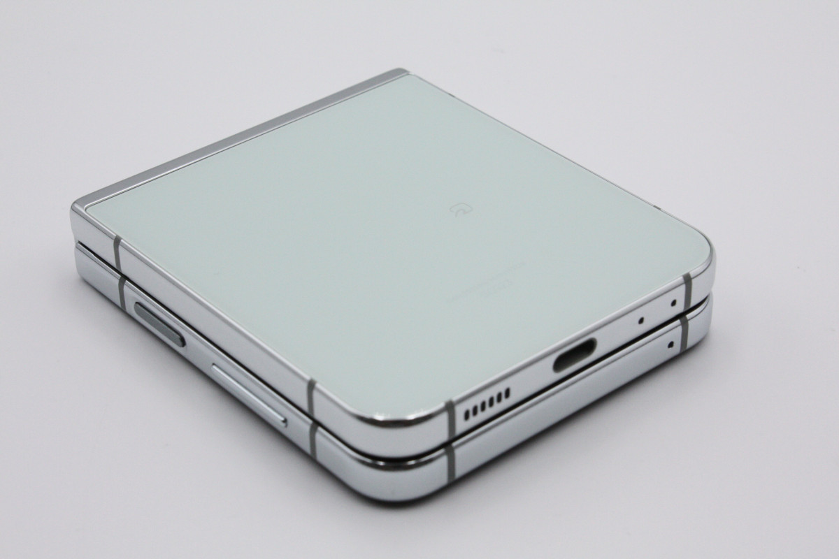 Galaxy Z 美品 Flip5 SCG23 ミント SIMフリー Aランク : ケースマ商店 