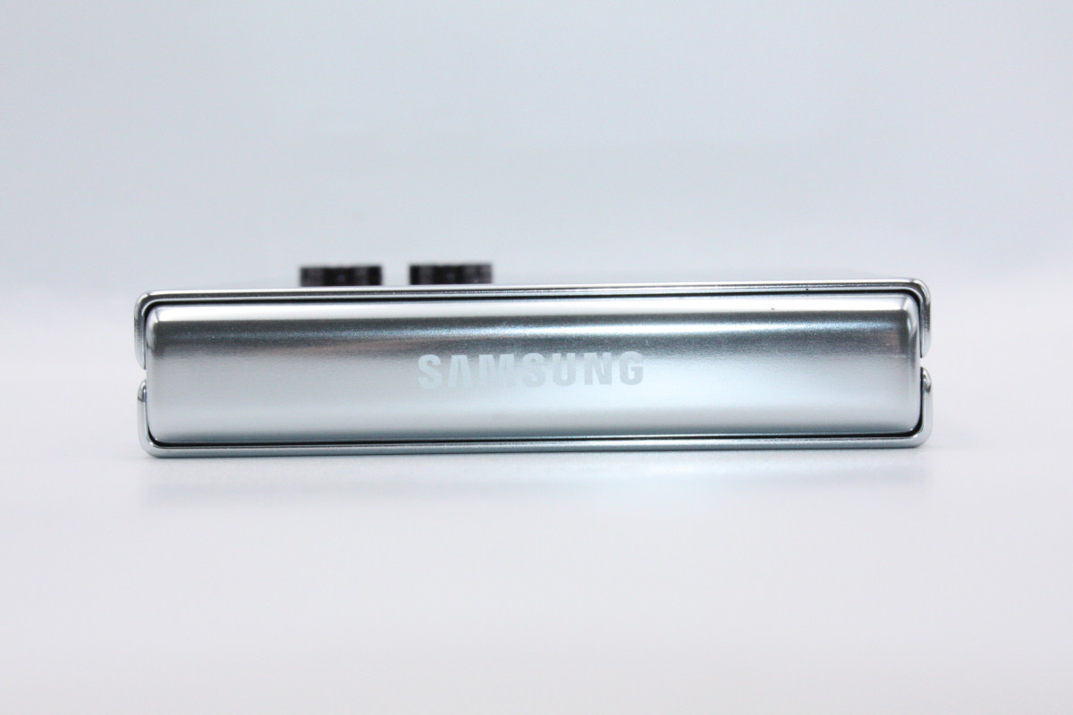 Galaxy Z 美品 Flip5 SCG23 ミント SIMフリー Aランク : ケースマ商店