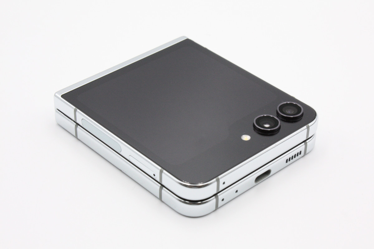 Galaxy Z 美品 Flip5 SCG23 ミント SIMフリー Aランク : ケースマ商店