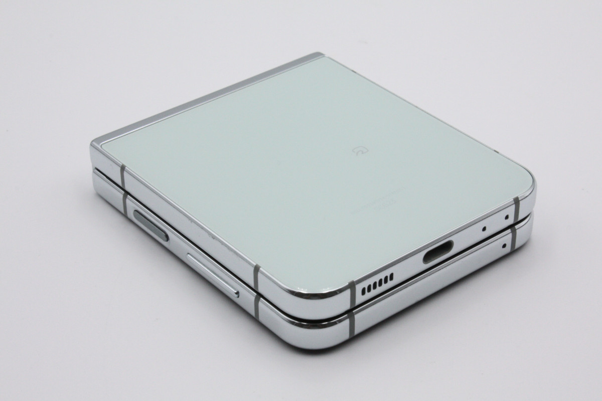 Galaxy Z 美品 Flip5 SCG23 ミント SIMフリー Aランク : ケースマ商店 