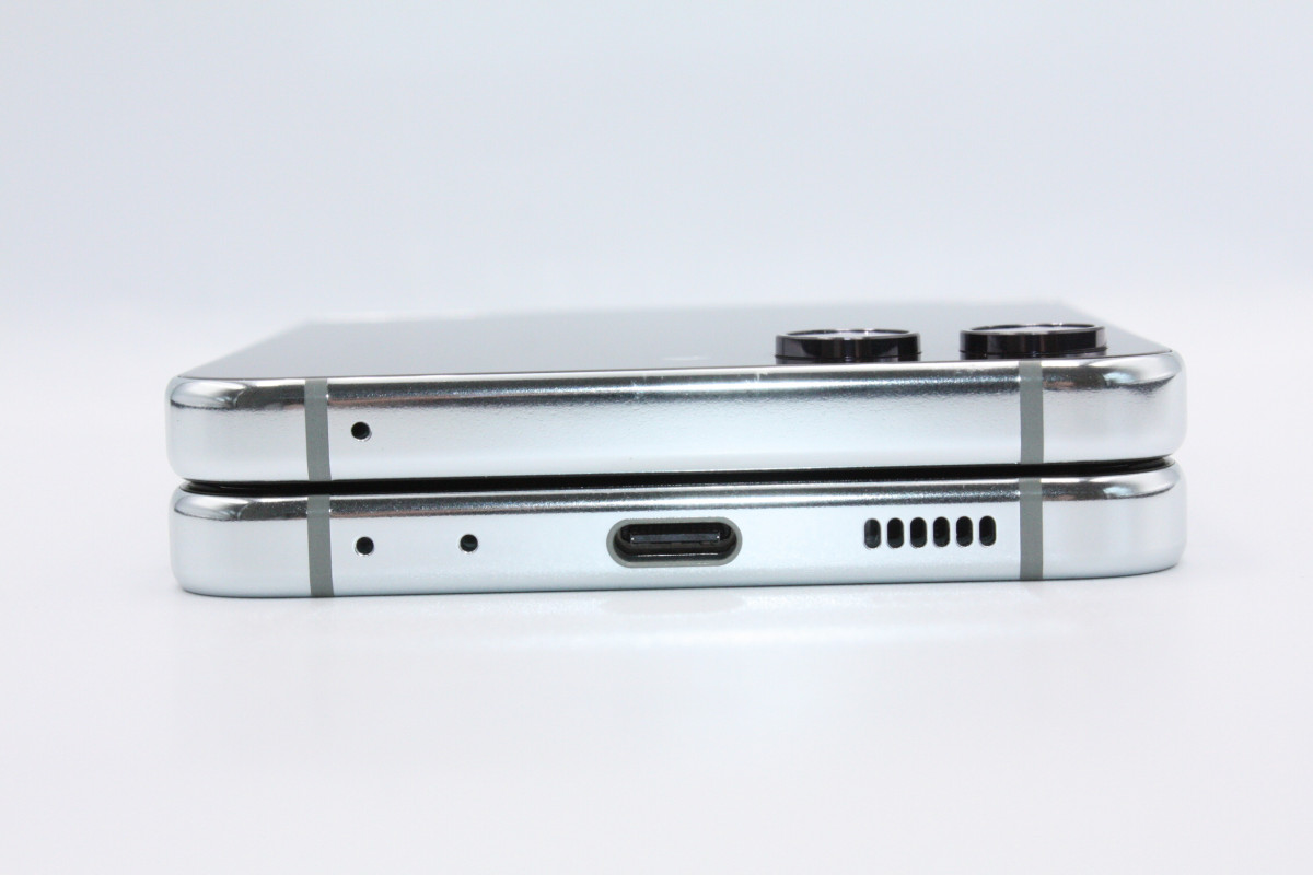 Galaxy Z 美品 Flip5 SCG23 ミント SIMフリー Aランク : ケースマ商店