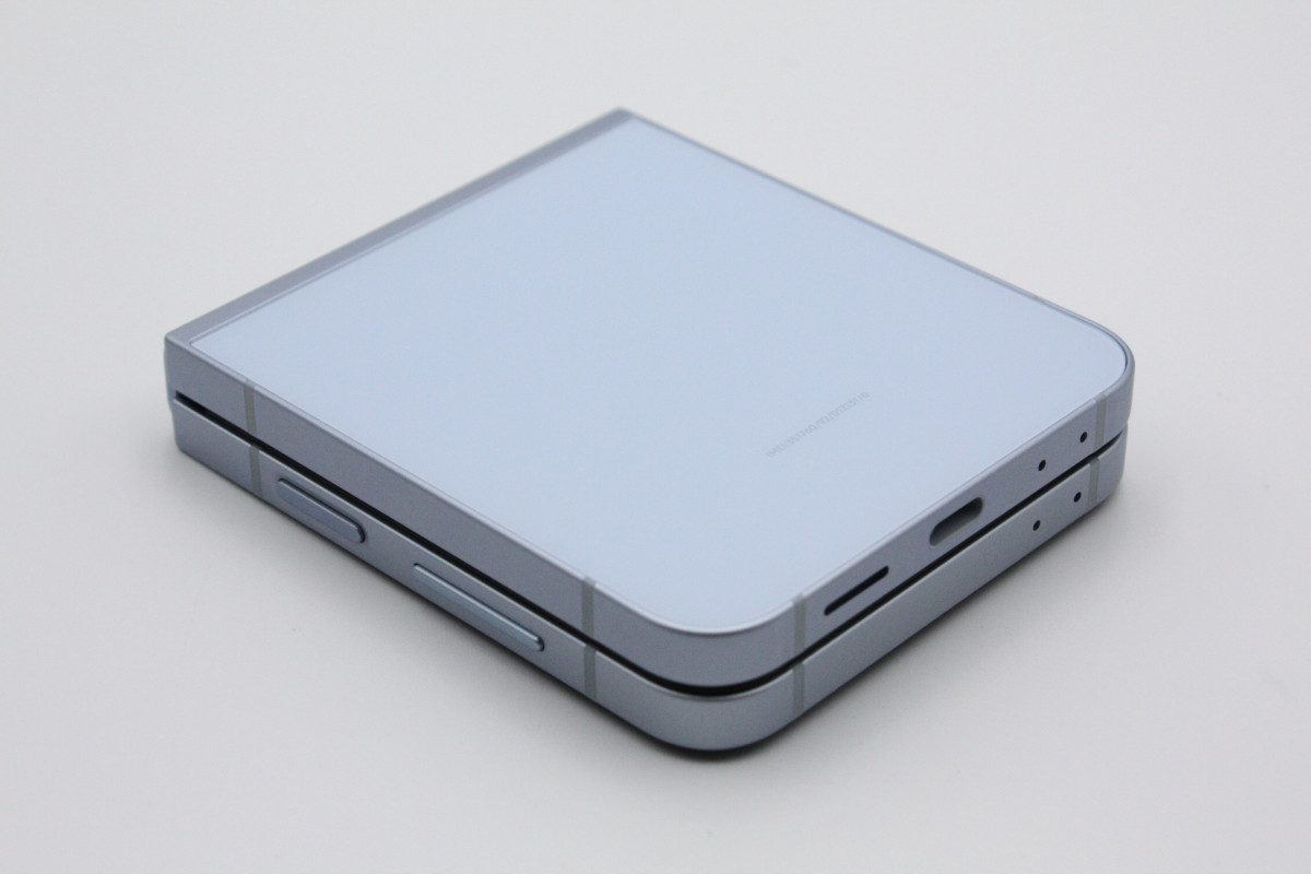 Galaxy Z 美品 Flip6 SCG29 au版SIMフリーブルー Aランク : ケースマ 