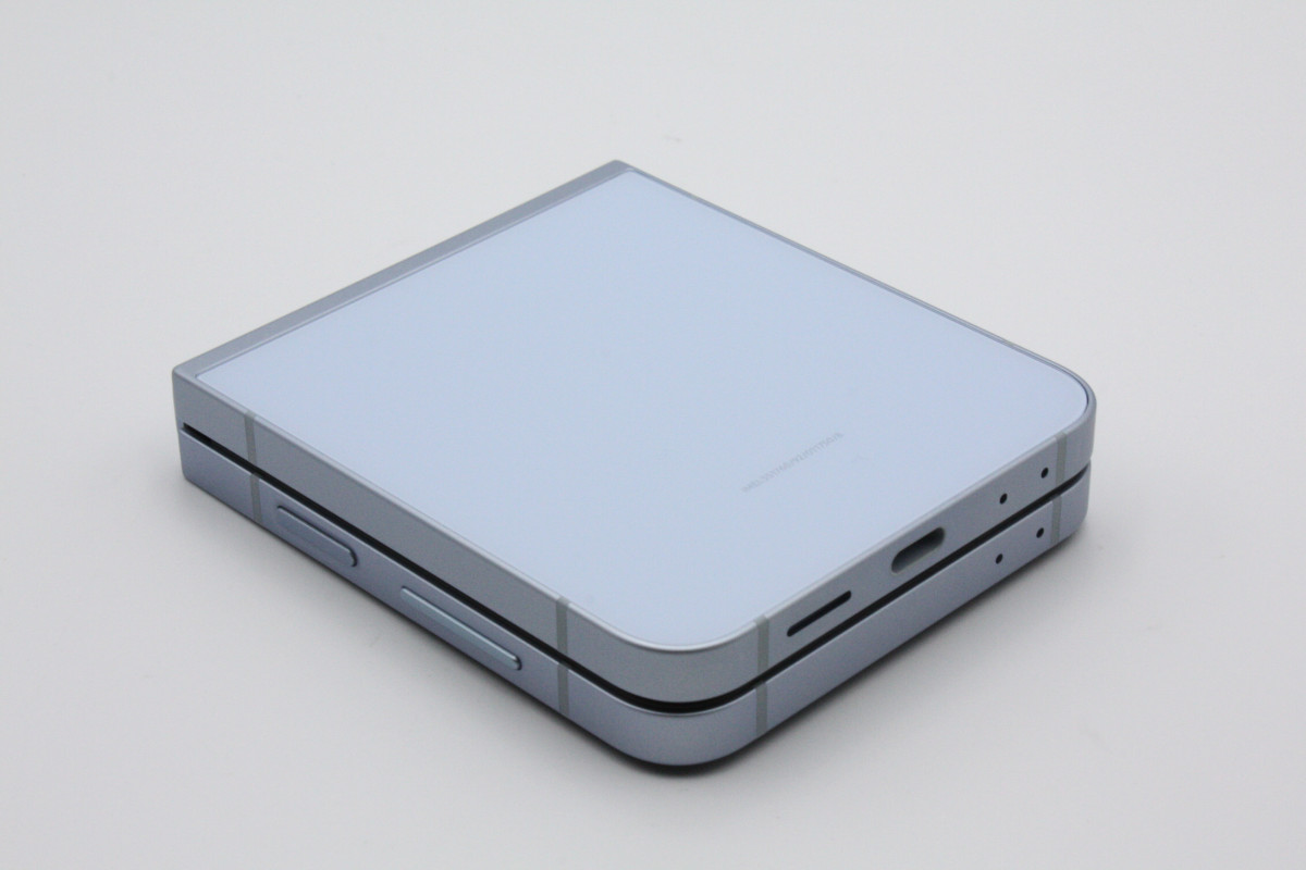 Galaxy Z 美品 Flip6 SCG29 au版SIMフリーブルー Aランク : ケースマ