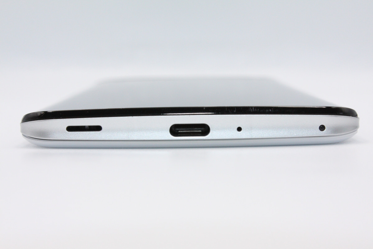 AQUOS zero 訳あり特価 zero2 SHV47 ホワイト SIMフリー Bランク