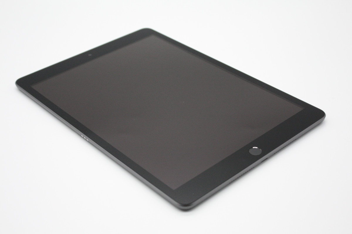 iPad 新品同様品 第9世代 64GB Wi-Fi + Cellularモデル スペースグレイ