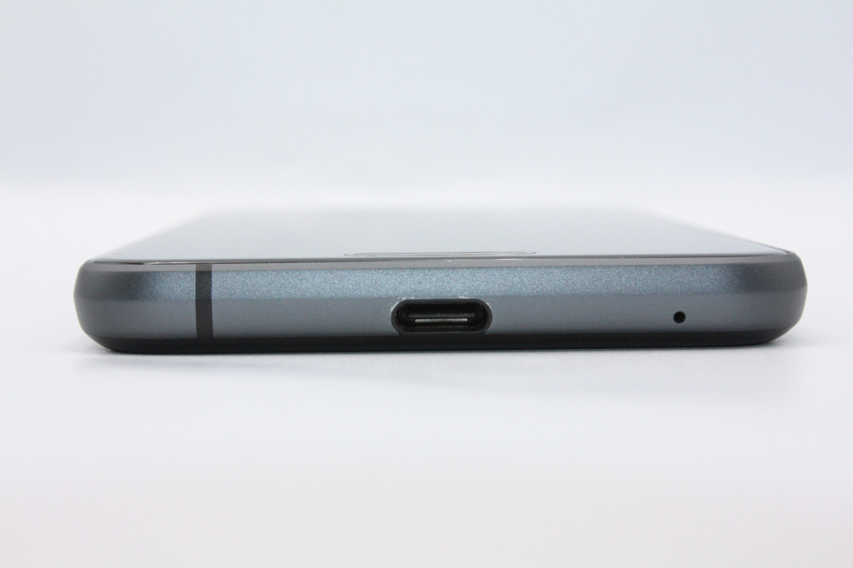 AQUOS sense 美品 sense3 SH-02M ブラック SIMロック解除済み Aランク