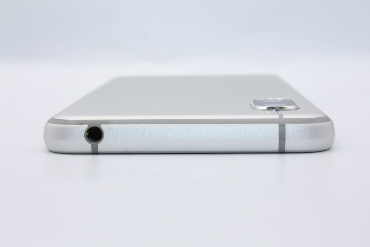 AQUOS sense sense3 SH-02M シルバーホワイト SIMロック解除済み B
