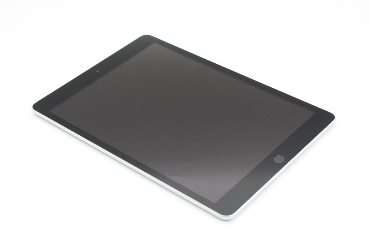 iPad 美品 第9世代 64GB Wi-Fi + Cellularモデル シルバー Aランク