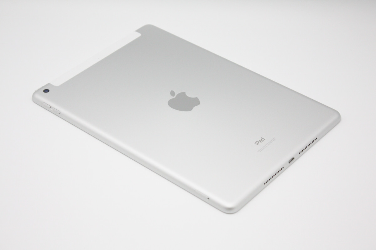 iPad 美品 第8世代 32GB Wi-Fi+Cellularモデル Aランク : ケースマ商店