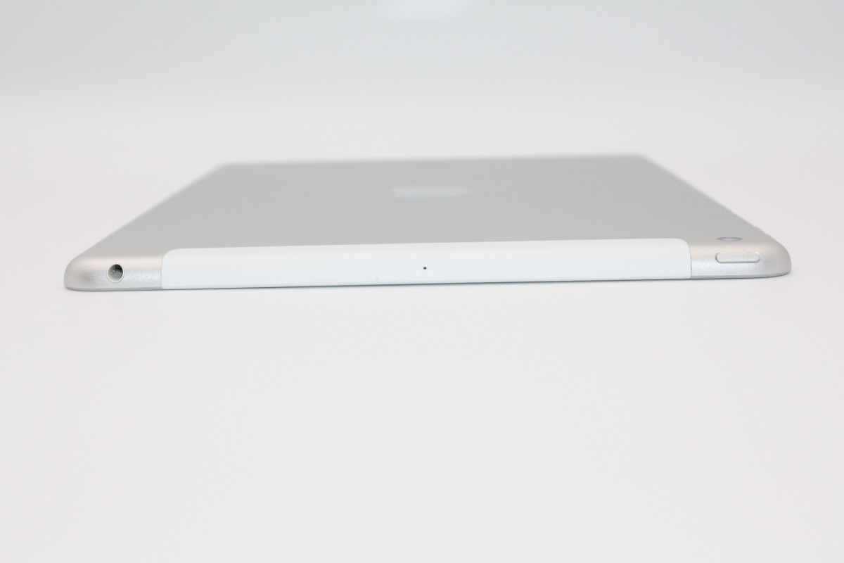 iPad 美品 第8世代 32GB Wi-Fi+Cellularモデル Aランク : ケースマ商店