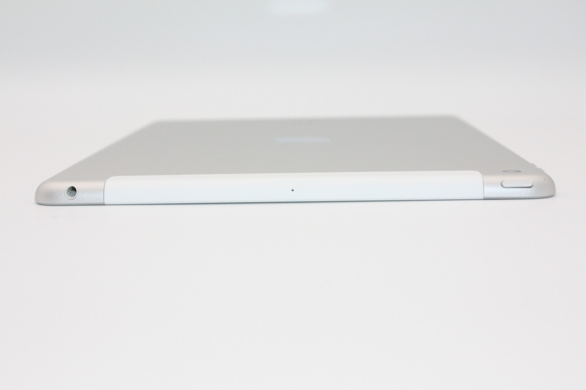 iPad 美品 第8世代 32GB Wi-Fi+Cellularモデル Aランク : ケースマ商店