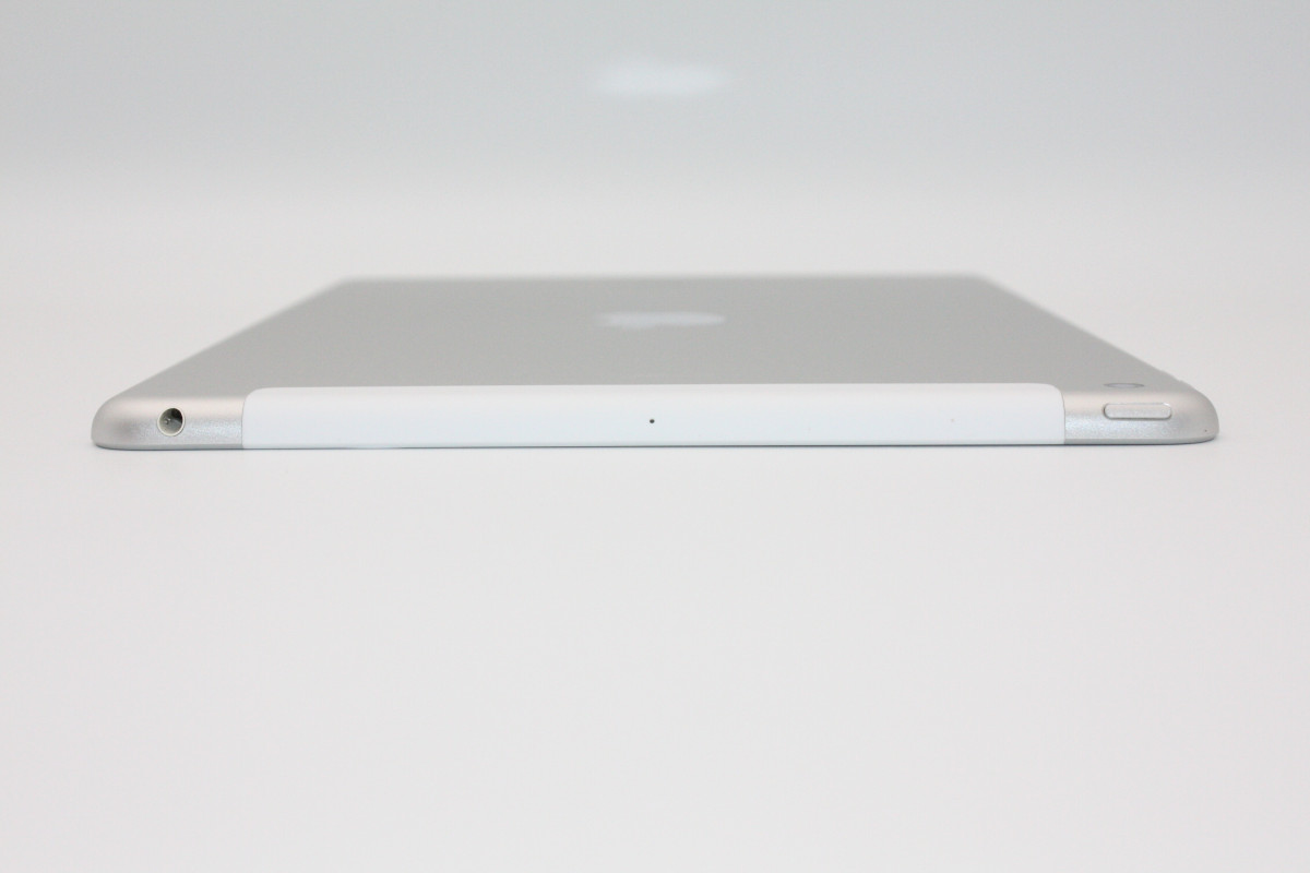 iPad 美品 第8世代 32GB Wi-Fi+Cellularモデル Aランク : ケースマ商店